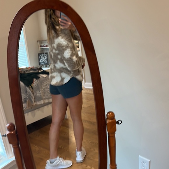 Fuzzy pullover - Picture 3 of 5